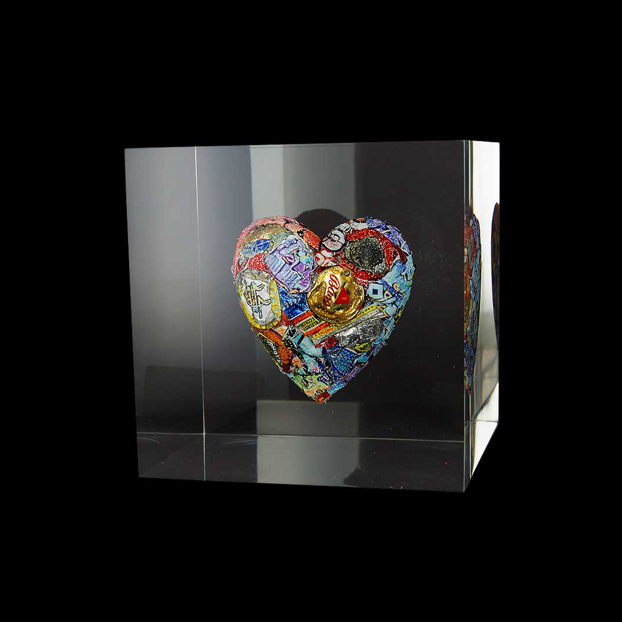 Small Heart (Inclusion) by Alfredo Longo, sculpture, presented by Art.M Luxembourg