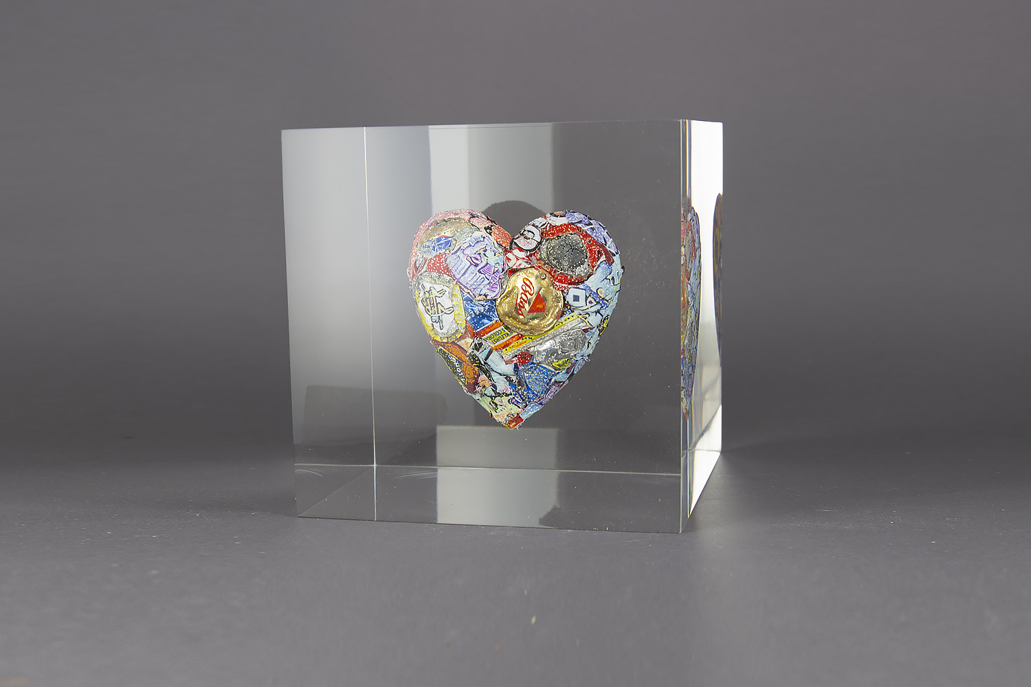 Small Heart (Inclusion) by Alfredo Longo, sculpture, presented by Art.M Luxembourg